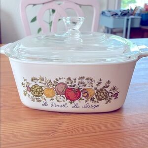 Vintage CorningWare 1 1/2 quart casserole dish
